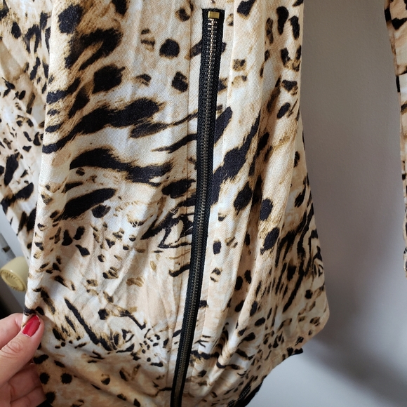 Leapord Print Women's Top - Picture 6 of 8